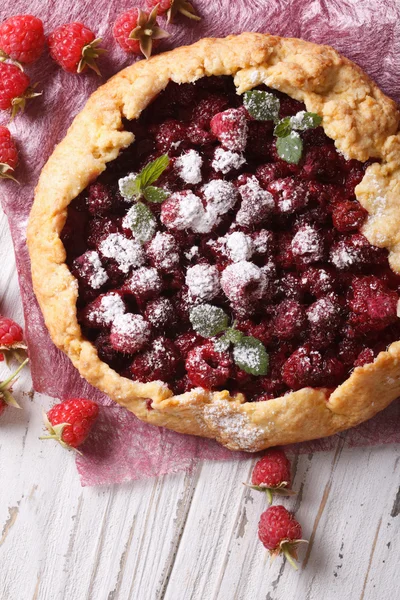 Galette cake with fresh raspberries closeup. vertical — Stock Photo, Image