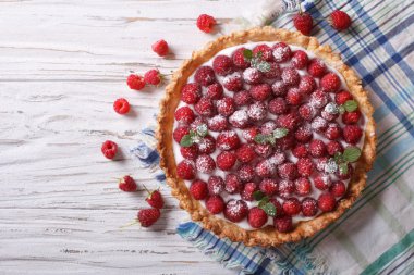 Krem peynir ile taze ahududu tart. Yatay Üstten Görünüm