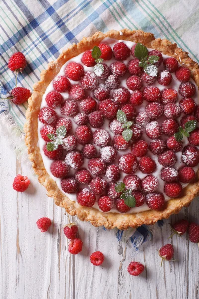Fresh raspberry tart with cream cheese closeup. vertical top vie — Stock Photo, Image