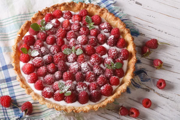 Raspberry tart with cream cheese and mint closeup. horizontal — Stock Photo, Image