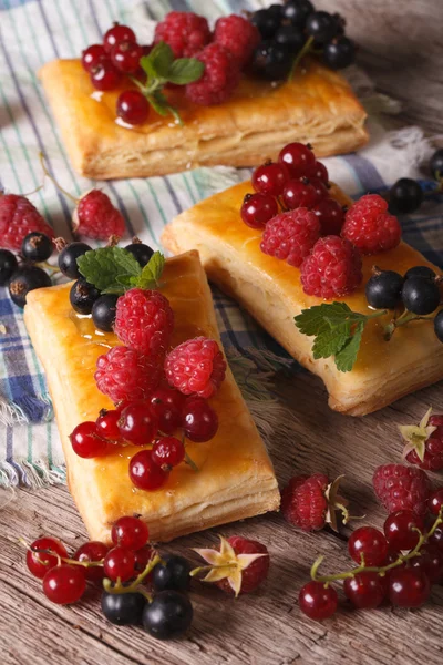 Cakes with raspberries, currants, honey and mint closeup. vertic — Stock Photo, Image