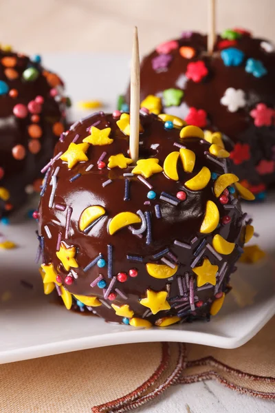 Delicious apples in chocolate glaze with candy sprinkles macro v — Stock Photo, Image