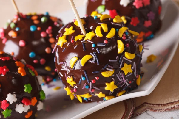 Apples in chocolate with candy sprinkles close-up horizontal — Stock Photo, Image