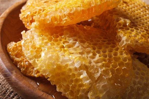 Fresh golden honeycomb on wooden plate macro. horizontal — Stock Photo, Image