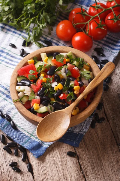 Vegetable salad with black beans and ingredients on the table. V — Stock Photo, Image