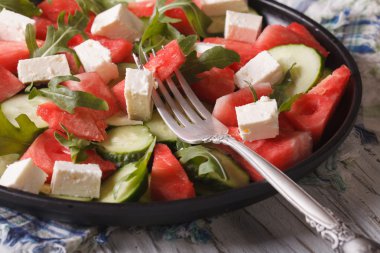 karpuz, beyaz peynir, roka ve salatalık portre salata. Horizo