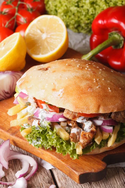 Doner kebab with meat and vegetables closeup. Vertical — Zdjęcie stockowe