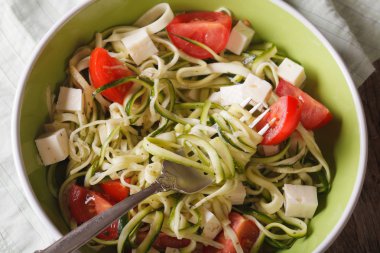 zucchini spaghetti with feta and tomatoes macro. horizontal top 