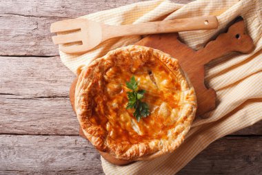 Ev yapımı tavuk pasta tablo yakın çekim. Yatay Üstten Görünüm 