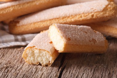 Tanımlama bilgilerini Savoiardi makro masanın üzerinde. Yatay