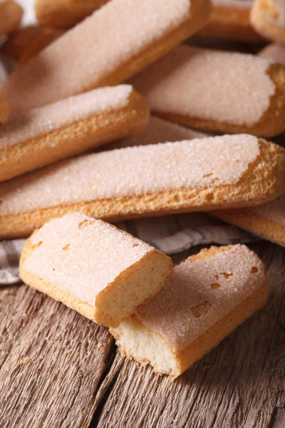 Cookies macro Savoiardi sobre la mesa. Vertical — Foto de Stock