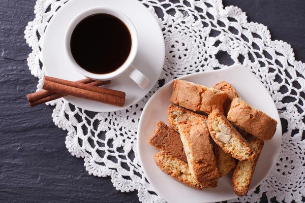 Cantuccini cookies and coffee on the table closeup. horizontal t — Stock Photo, Image