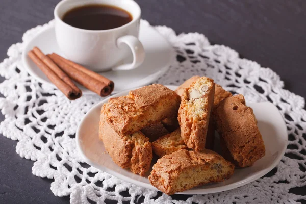 Cantuccini with almonds and coffee with cinnamon. horizontal — Stock Photo, Image