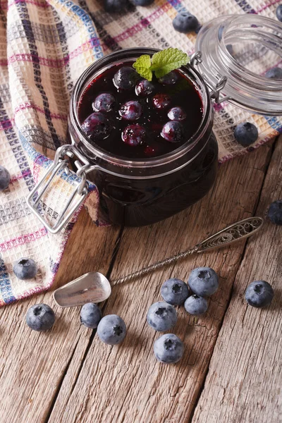 Fresh blueberry marmalade in a glass jar close up. vertical — Stock Photo, Image