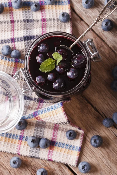 Homemade blueberry jam in a glass jar. vertical top view — Stock Photo, Image