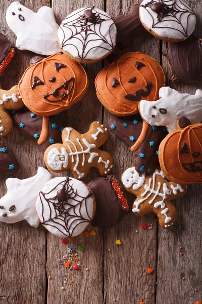 Biscoitos de gengibre deliciosos engraçados para o close-up do Halloween. vertical — Fotografia de Stock