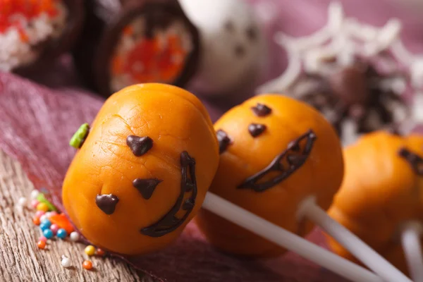 Delicioso bolo de Halloween abóboras pop macro. horizontal — Fotografia de Stock