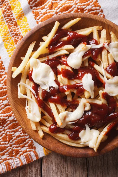 French fries with gravy and cheese close-up. vertical top view — Stock Photo, Image