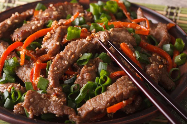 Tasty Korean bulgogi beef with carrot and onion macro. horizonta — Stock Photo, Image