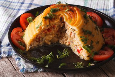 Fransız timbale makarna tavuk ve sebze clos ile doldurulmuş