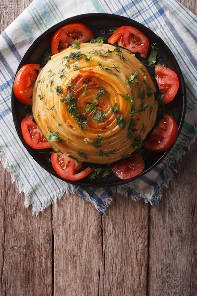 French timbale of pasta with cheese and vegetables. vertical top — Stock Photo, Image