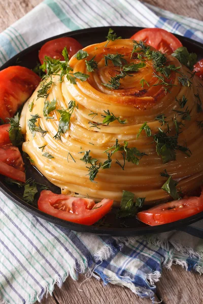 Французька їжа: timbale макарони з сиром і овочі впритул u — стокове фото