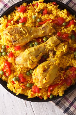 paella tavuk ve sebze yakın çekim ile. Dikey Üstten Görünüm