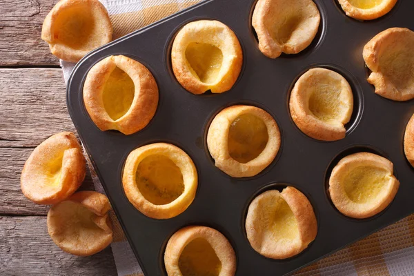 Yorkshire puddings in baking dish closeup. horizontal top view — ストック写真
