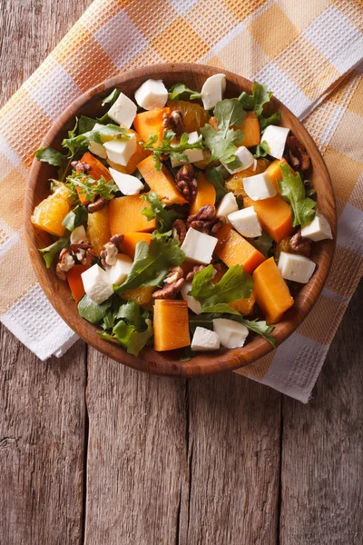 Salad with persimmon, nuts, arugula and cheese. vertical top vie — ストック写真