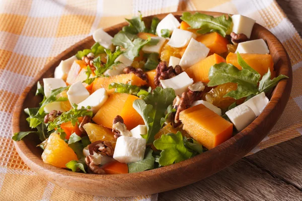 Salad with persimmon, arugula, oranges and cheese close-up — Zdjęcie stockowe