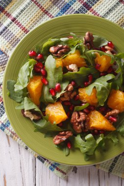 salata turuncu, roka, nar yakın çekim. Dikey üst v