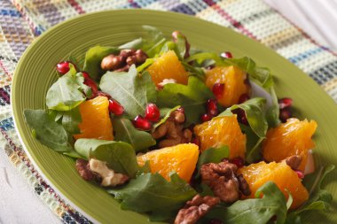 Nar, portakal ve roka yakın çekim ile diyet salata