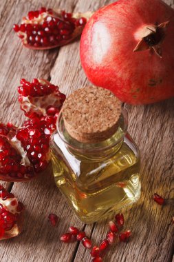 Nar yağlı tablo yakın çekim. dikey