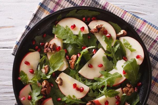 Apple salad with pomegranate and arugula close-up. horizontal to — Stock Photo, Image