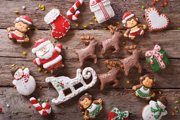 Bakgrund av jul pepparkakor på en tabell närbild. Horizont — Stockfoto