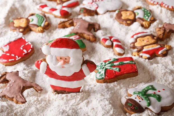 Christmas gingerbread on the background of white flour close-up. — Stock Photo, Image