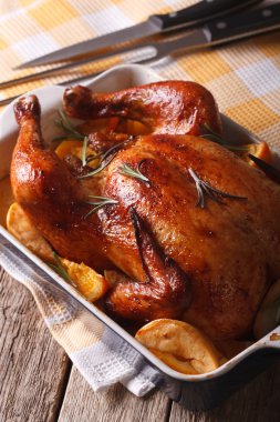 Fırında tavuk portakal ve elma pişirme di ile güzel