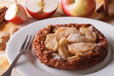 Hollandalı bebek gözleme elmalı üzerinde plaka yakın çekim yatay