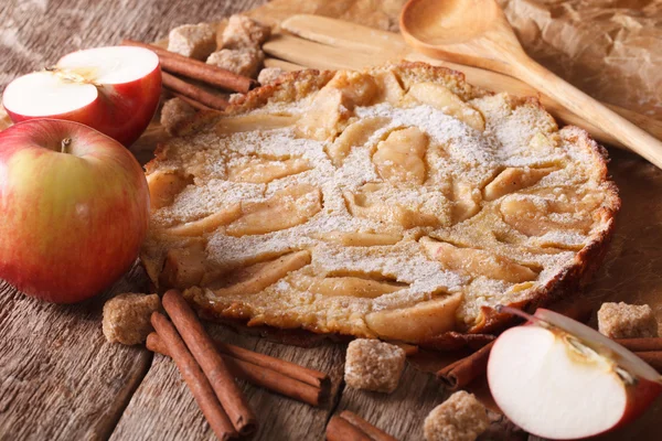 Dutch baby pancake with apple on a paper on the table. horizonta — Stock Photo, Image