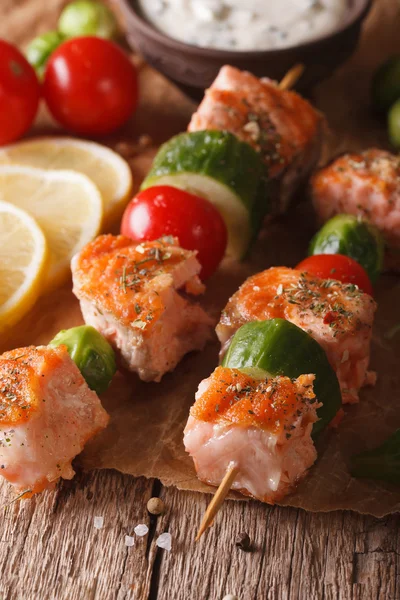 Grilled salmon and vegetables on skewers macro. vertical — Stock Photo, Image