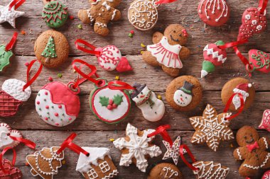Lezzetli güzel Noel gingerbread çerezleri. yatay olarak