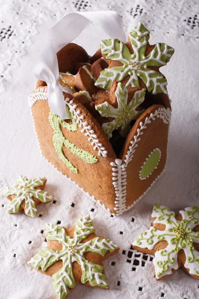 Gingerbread box filled with Christmas snowflake close-up — Stock Photo, Image