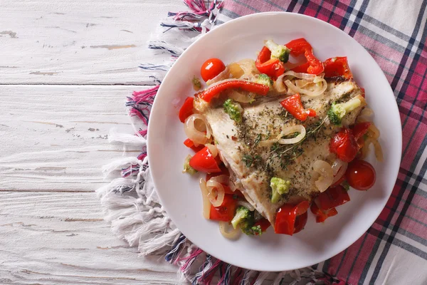 Baked flounder with seasonal vegetables. horizontal top view — Stock Image Baked flounder with seasonal vegetables. horizontal top view Royalty Free Stock Photos