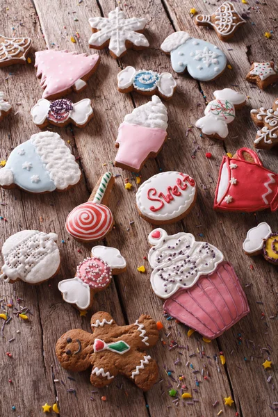 Christmas gingerbread in pastel colors close-up. vertical backgr — Stock Photo, Image