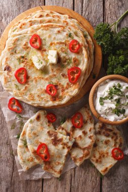 Hint paratha ile patates dolması kapatın. Dikey Üstten Görünüm