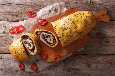 Patates orman mantar ve biber ile rulo. Yatay üst vie