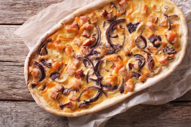 bir kağıt flammkuchen yakın çekim. Yatay Üstten Görünüm