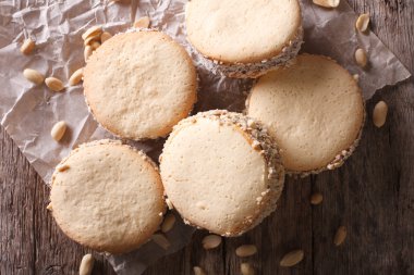 alfajores çerezleri masada kağıt yakın çekim. Yatay üst