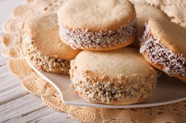 Arjantin çerezleri alfajor yakın bir plaka üzerinde çekim. Yatay