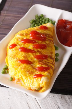 Japon omlet tavuğunu yakın çekim ile doldurulmuş. dikey